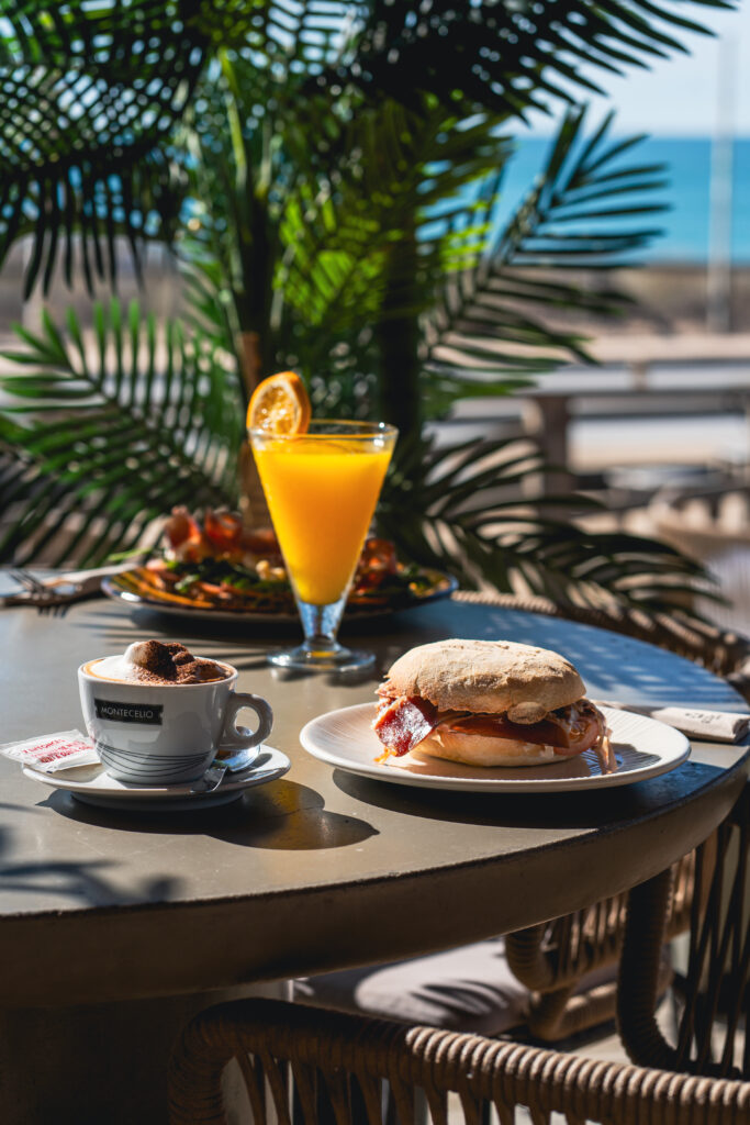 natura playa el palmar desayuno frente al mar